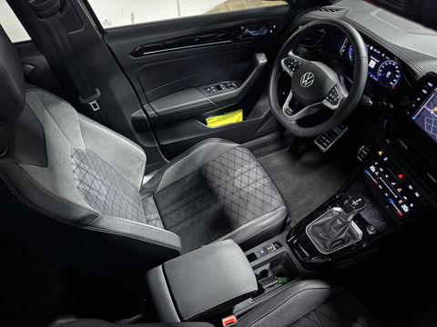 Volkswagen T-Roc 1.5 TSI R-Line Edition PANO KEYLESS