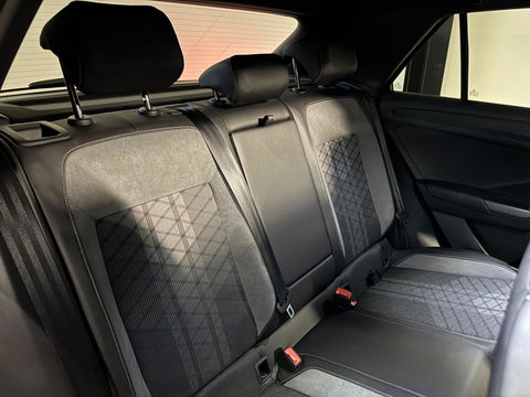 Volkswagen T-Roc 1.5 TSI R-Line Edition PANO KEYLESS