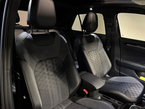 Volkswagen T-Roc 1.5 TSI R-Line Edition PANO KEYLESS