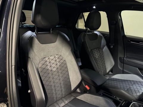 Volkswagen T-Roc 1.5 TSI R-Line Edition PANO KEYLESS