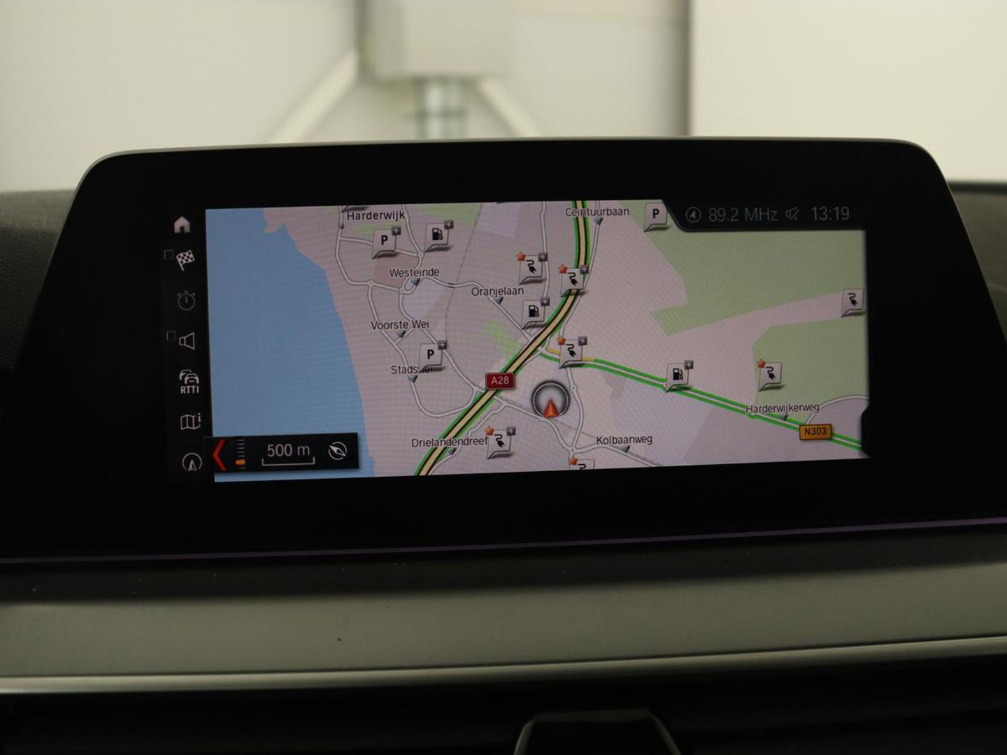 BMW 5 Serie 530e iPerformance High Executive | Panoramadak | Automaat | Carplay | Navigatie | Leder | Stoelverwarming | Stoelventilatie | Sfeerverlichting | LED | PHEV | LMV 17 inch | Camera | Adaptive cruise |