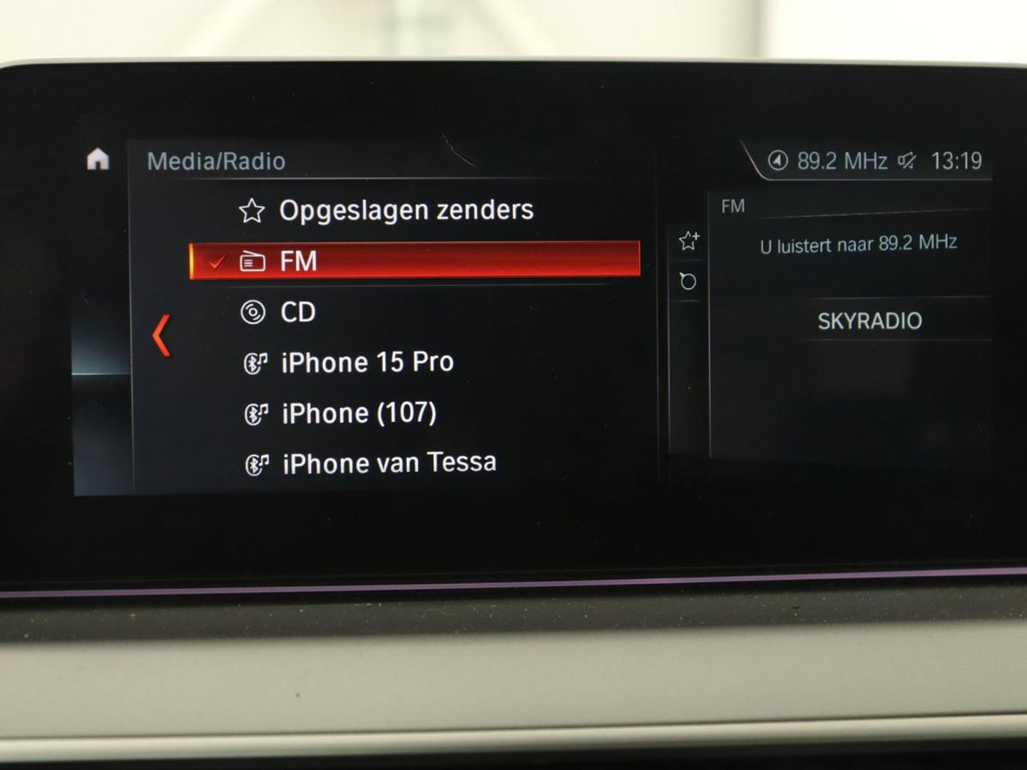 BMW 5 Serie 530e iPerformance High Executive | Panoramadak | Automaat | Carplay | Navigatie | Leder | Stoelverwarming | Stoelventilatie | Sfeerverlichting | LED | PHEV | LMV 17 inch | Camera | Adaptive cruise |