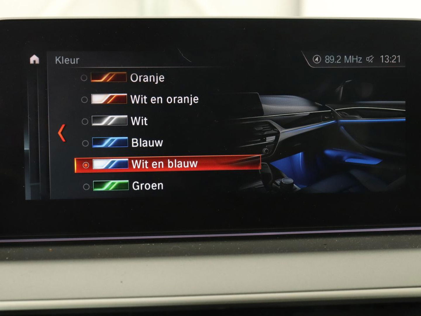 BMW 5 Serie 530e iPerformance High Executive | Panoramadak | Automaat | Carplay | Navigatie | Leder | Stoelverwarming | Stoelventilatie | Sfeerverlichting | LED | PHEV | LMV 17 inch | Camera | Adaptive cruise |
