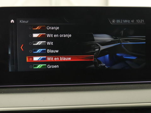 BMW 5 Serie 530e iPerformance High Executive | Panoramadak | Automaat | Carplay | Navigatie | Leder | Stoelverwarming | Stoelventilatie | Sfeerverlichting | LED | PHEV | LMV 17 inch | Camera | Adaptive cruise |