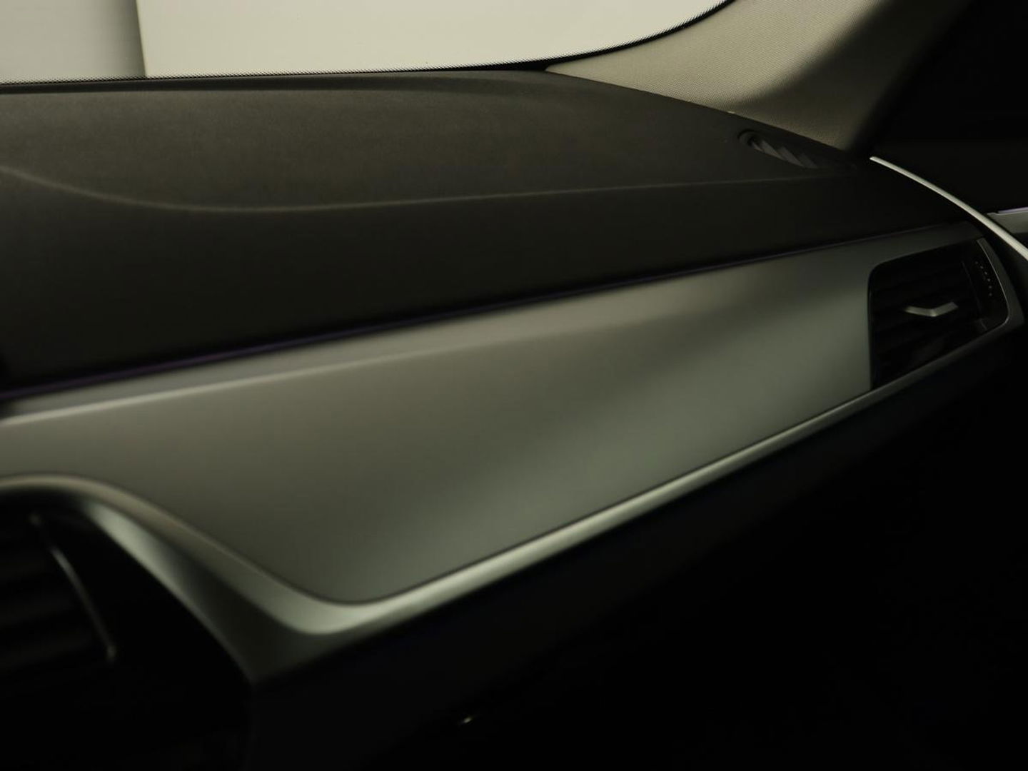 BMW 5 Serie 530e iPerformance High Executive | Panoramadak | Automaat | Carplay | Navigatie | Leder | Stoelverwarming | Stoelventilatie | Sfeerverlichting | LED | PHEV | LMV 17 inch | Camera | Adaptive cruise |