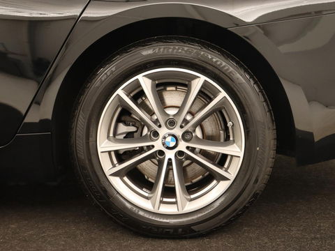 BMW 5 Serie 530e iPerformance High Executive | Panoramadak | Automaat | Carplay | Navigatie | Leder | Stoelverwarming | Stoelventilatie | Sfeerverlichting | LED | PHEV | LMV 17 inch | Camera | Adaptive cruise |
