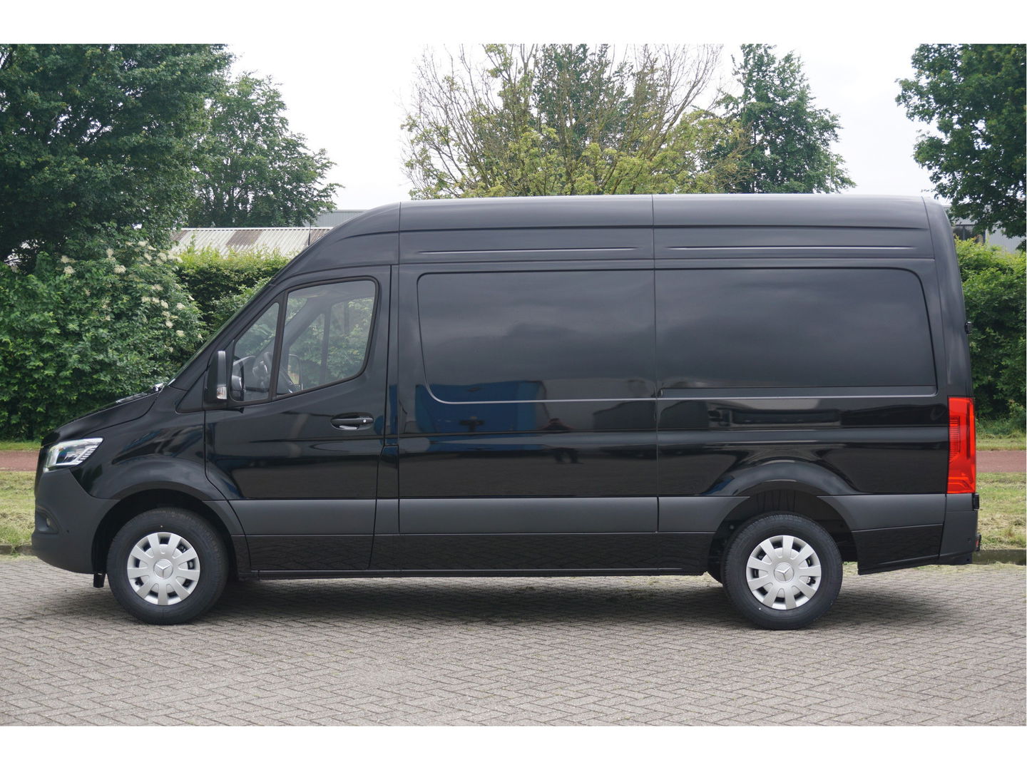 Mercedes-Benz Sprinter 317CDI Pro L2H2 BPM VRIJ!! 10.25" Mbux Cam, Gev. Stoel, 3.5T Trekgewicht, LED!! NR. A526*