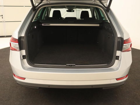 Škoda Superb Combi 1.4 TSI iV Business Edition | Automaat | Climate control | Adaptive control | LED | Stoelverwarming | Camera | Navigatie | Carplay | PHEV