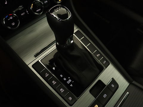 Škoda Superb Combi 1.4 TSI iV Business Edition | Automaat | Climate control | Adaptive control | LED | Stoelverwarming | Camera | Navigatie | Carplay | PHEV
