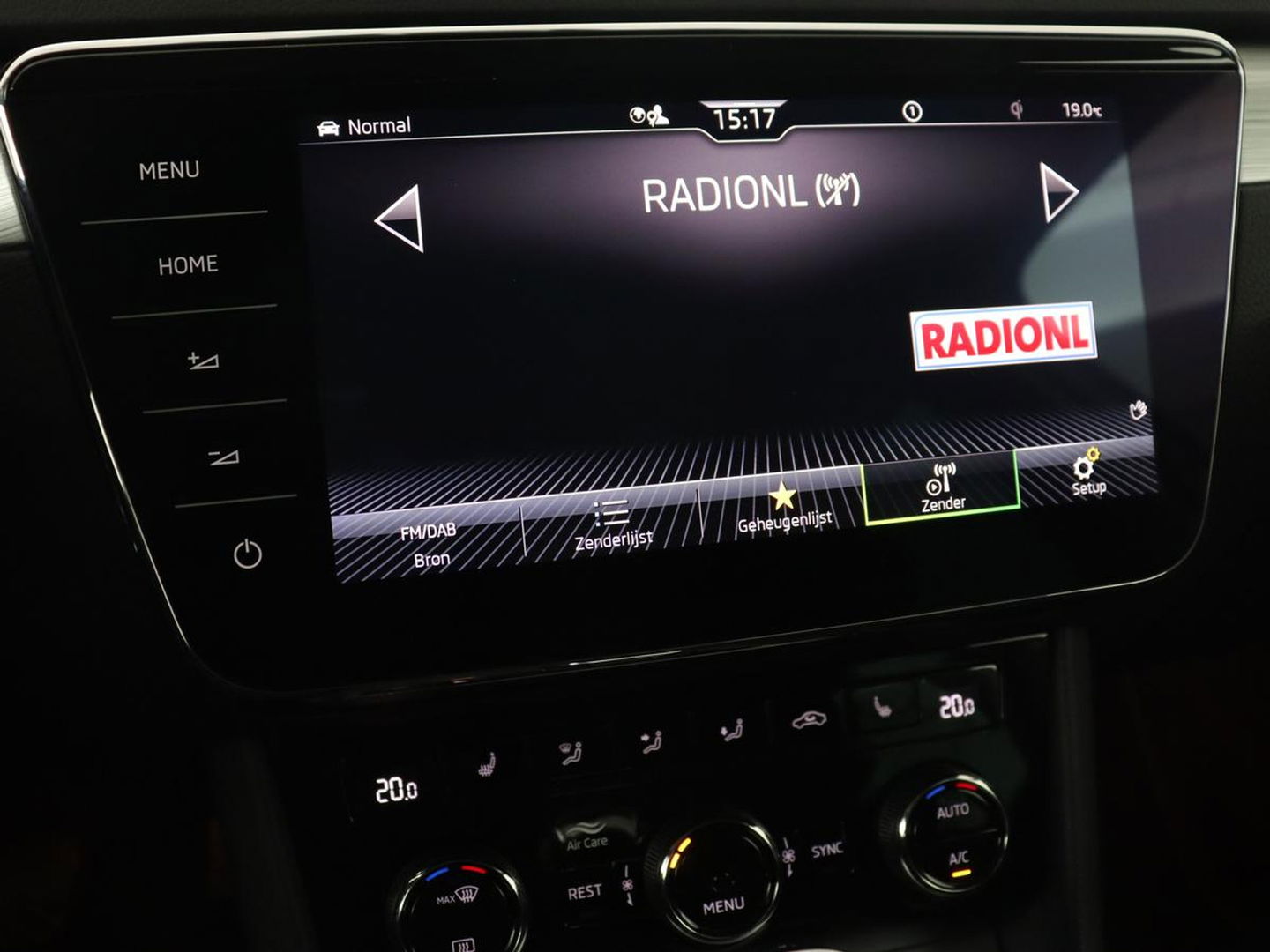 Škoda Superb Combi 1.4 TSI iV Business Edition | Automaat | Climate control | Adaptive control | LED | Stoelverwarming | Camera | Navigatie | Carplay | PHEV