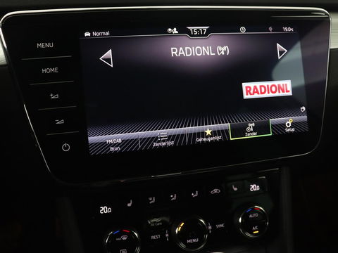 Škoda Superb Combi 1.4 TSI iV Business Edition | Automaat | Climate control | Adaptive control | LED | Stoelverwarming | Camera | Navigatie | Carplay | PHEV