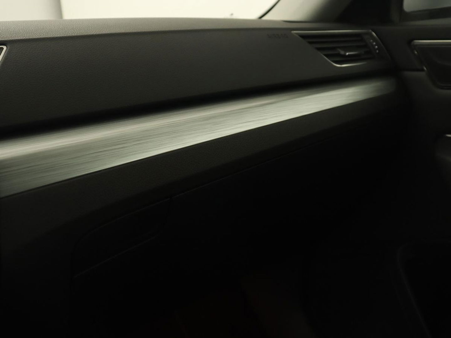 Škoda Superb Combi 1.4 TSI iV Business Edition | Automaat | Climate control | Adaptive control | LED | Stoelverwarming | Camera | Navigatie | Carplay | PHEV