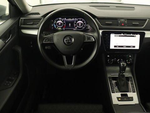 Škoda Superb Combi 1.4 TSI iV Business Edition | Automaat | Climate control | Adaptive control | LED | Stoelverwarming | Camera | Navigatie | Carplay | PHEV