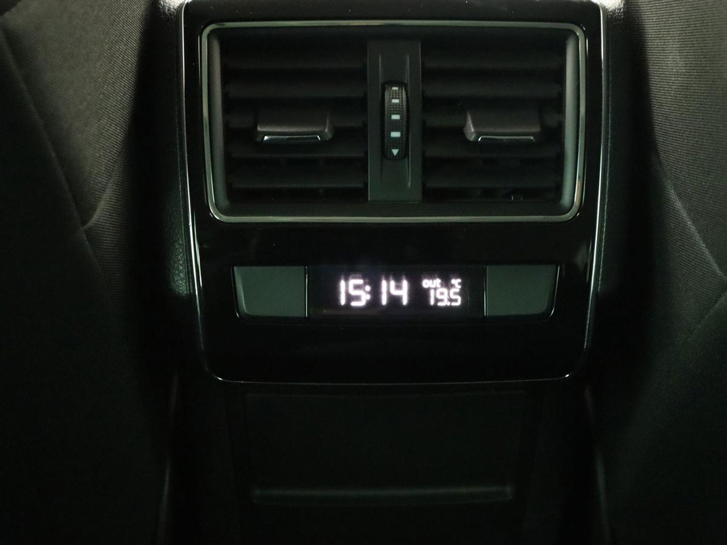 Škoda Superb Combi 1.4 TSI iV Business Edition | Automaat | Climate control | Adaptive control | LED | Stoelverwarming | Camera | Navigatie | Carplay | PHEV