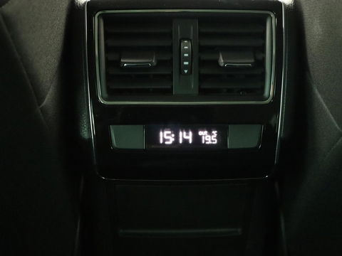 Škoda Superb Combi 1.4 TSI iV Business Edition | Automaat | Climate control | Adaptive control | LED | Stoelverwarming | Camera | Navigatie | Carplay | PHEV