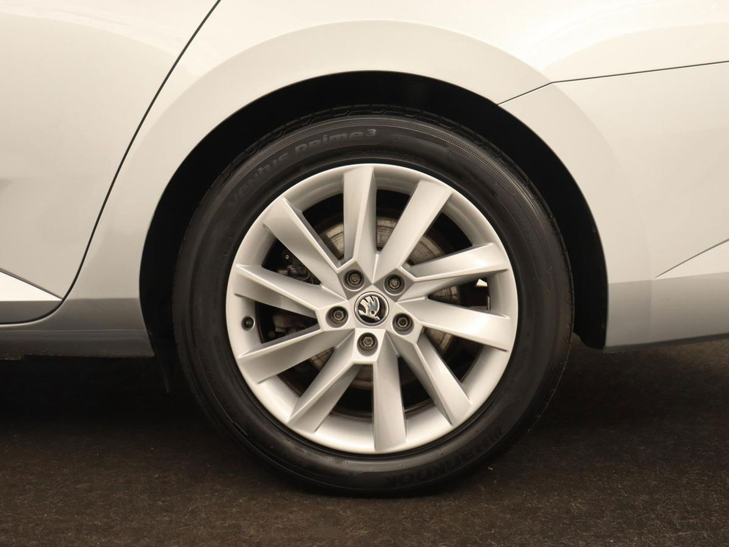Škoda Superb Combi 1.4 TSI iV Business Edition | Automaat | Climate control | Adaptive control | LED | Stoelverwarming | Camera | Navigatie | Carplay | PHEV