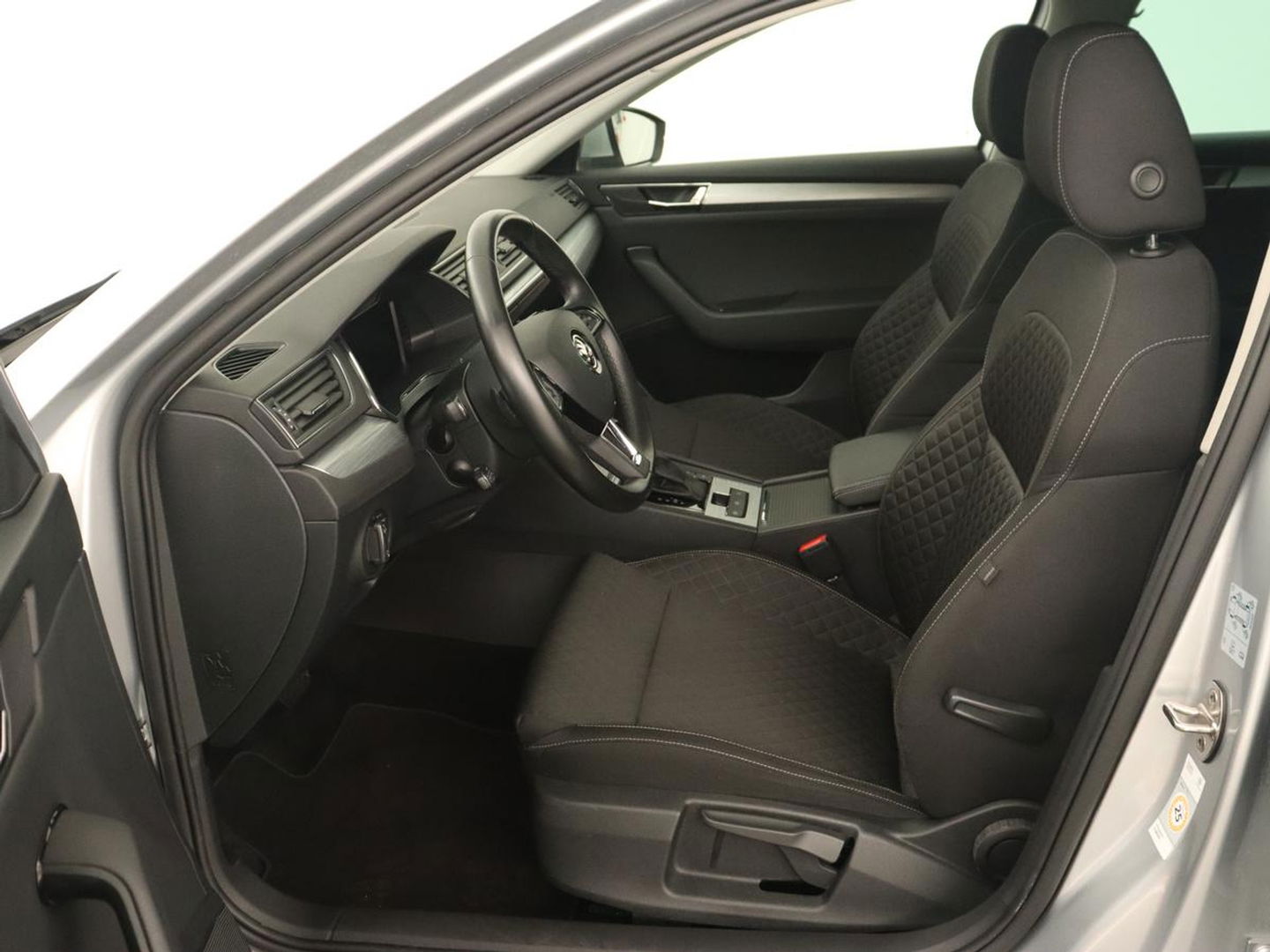 Škoda Superb Combi 1.4 TSI iV Business Edition | Automaat | Climate control | Adaptive control | LED | Stoelverwarming | Camera | Navigatie | Carplay | PHEV