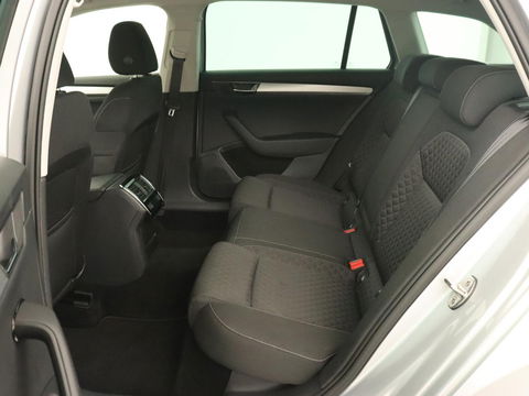 Škoda Superb Combi 1.4 TSI iV Business Edition | Automaat | Climate control | Adaptive control | LED | Stoelverwarming | Camera | Navigatie | Carplay | PHEV