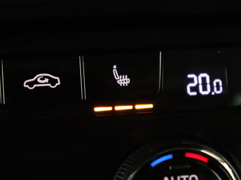 Škoda Superb Combi 1.4 TSI iV Business Edition | Automaat | Climate control | Adaptive control | LED | Stoelverwarming | Camera | Navigatie | Carplay | PHEV