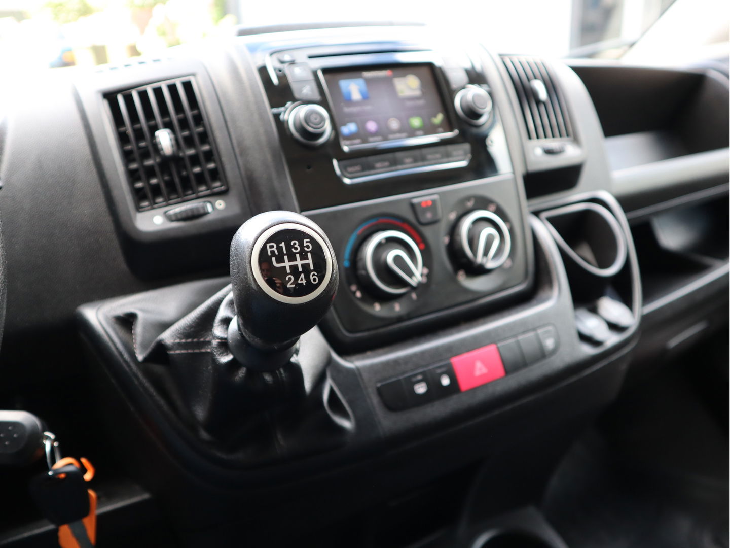 Peugeot Boxer 2.0 BlueHDI 131pk Euro 6 L2H2 -Trekhaak - Navi - Cruise - Airco