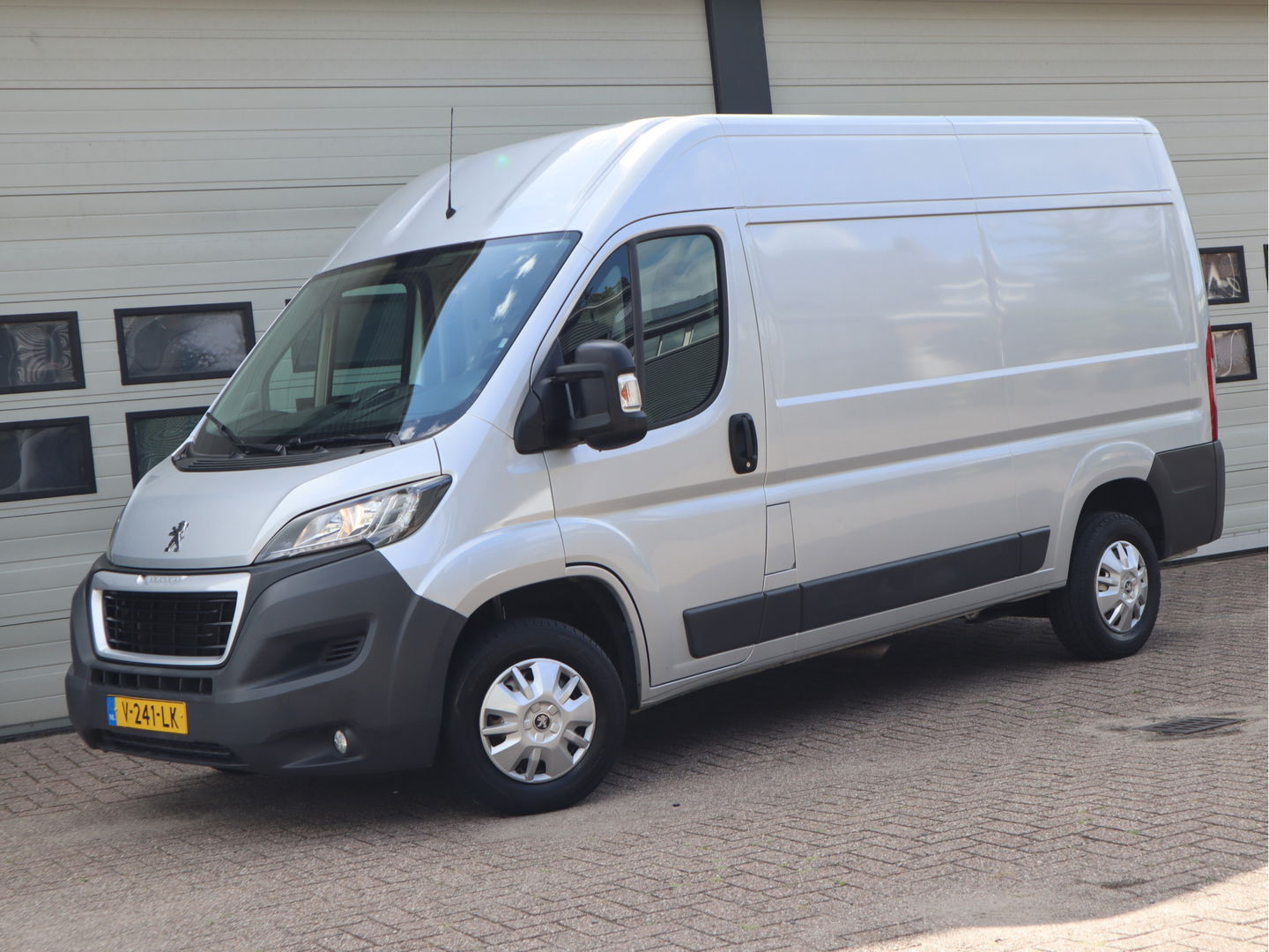 Peugeot Boxer 2.0 BlueHDI 131pk Euro 6 L2H2 -Trekhaak - Navi - Cruise - Airco