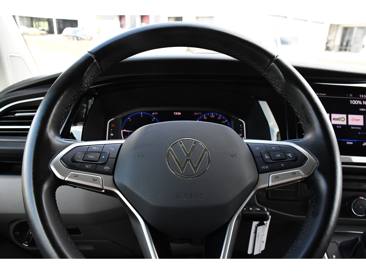 Volkswagen Transporter 2.0 TDI L2H1 Bulli Virtual, Cruise, Carplay, Automaat, Multimedia, Sensoren, 150PK, Trekhaak, LED, UNIEK!