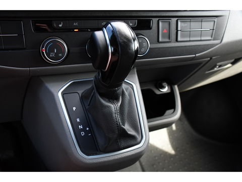 Volkswagen Transporter 2.0 TDI L2H1 Bulli Virtual, Cruise, Carplay, Automaat, Multimedia, Sensoren, 150PK, Trekhaak, LED, UNIEK!