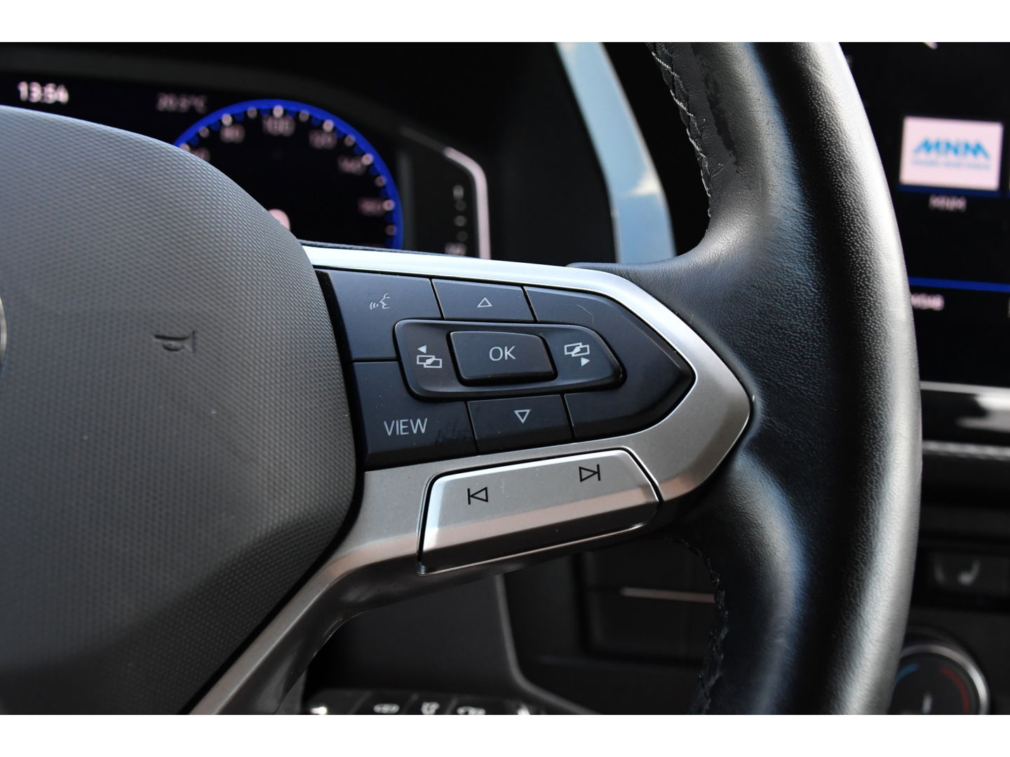 Volkswagen Transporter 2.0 TDI L2H1 Bulli Virtual, Cruise, Carplay, Automaat, Multimedia, Sensoren, 150PK, Trekhaak, LED, UNIEK!