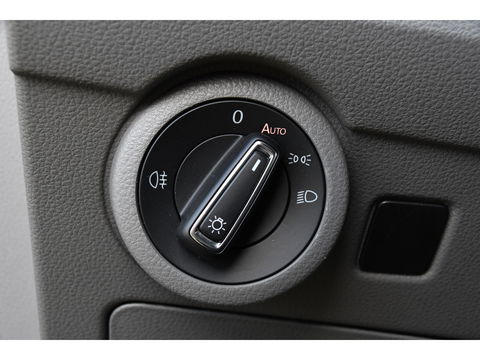Volkswagen Transporter 2.0 TDI L2H1 Bulli Virtual, Cruise, Carplay, Automaat, Multimedia, Sensoren, 150PK, Trekhaak, LED, UNIEK!