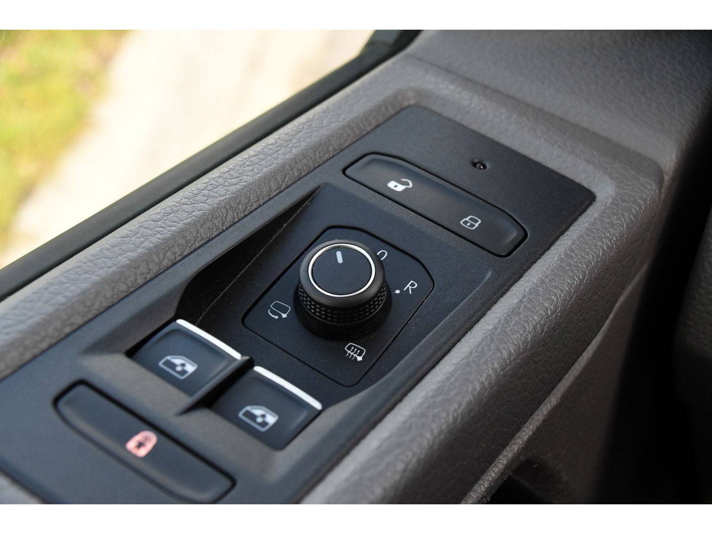 Volkswagen Transporter 2.0 TDI L2H1 Bulli Virtual, Cruise, Carplay, Automaat, Multimedia, Sensoren, 150PK, Trekhaak, LED, UNIEK!