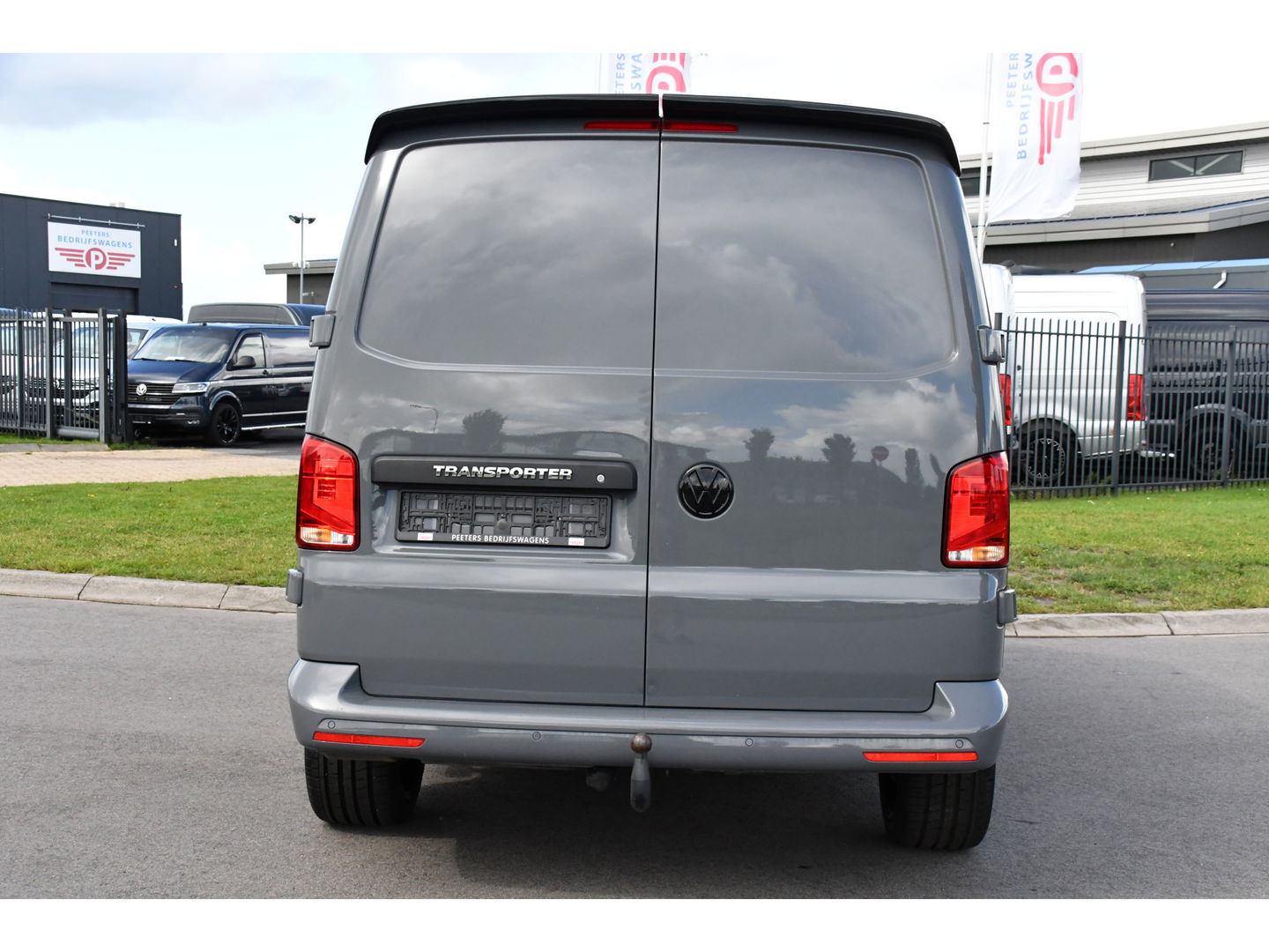 Volkswagen Transporter 2.0 TDI L2H1 Bulli Virtual, Cruise, Carplay, Automaat, Multimedia, Sensoren, 150PK, Trekhaak, LED, UNIEK!