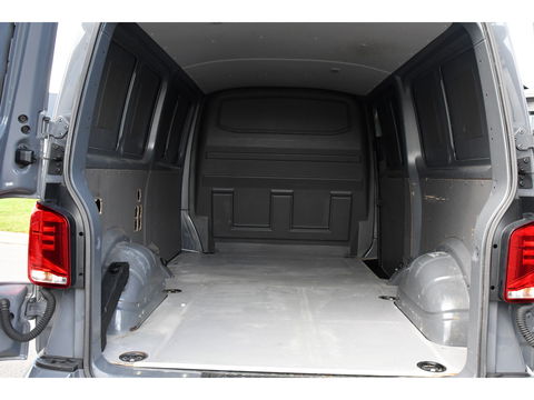 Volkswagen Transporter 2.0 TDI L2H1 Bulli Virtual, Cruise, Carplay, Automaat, Multimedia, Sensoren, 150PK, Trekhaak, LED, UNIEK!