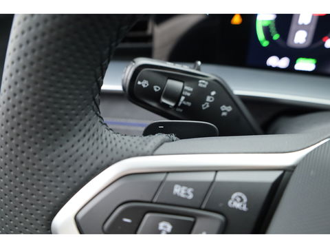 Volkswagen Tayron 1.5 eHybrid R-Line 272pk | Pano | Massage | Adapt. Cruise | Apple CarPlay | Stoel- Stuurverw. | 20''
