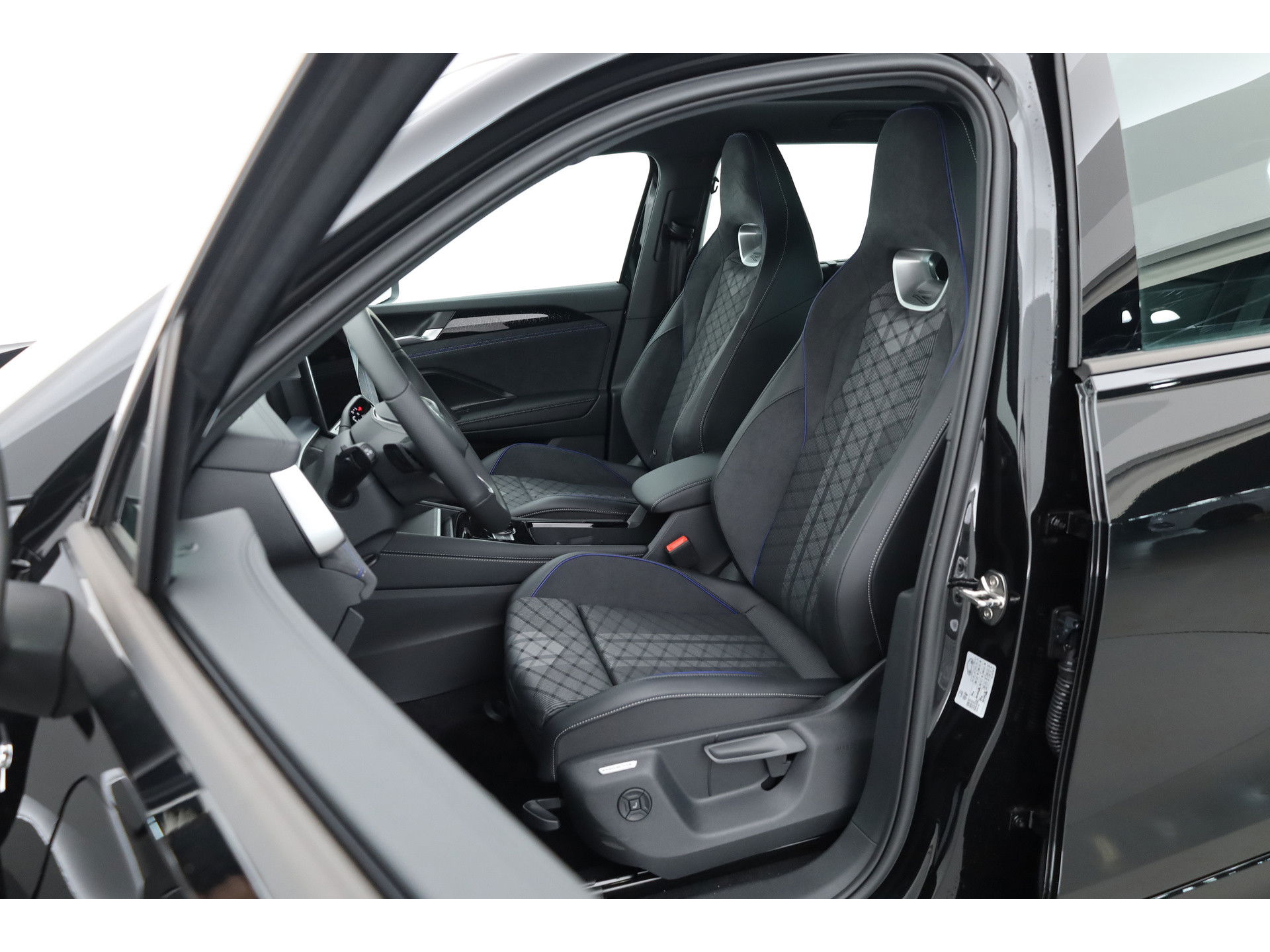 Volkswagen Tayron 1.5 eHybrid R-Line 272pk | Pano | Massage | Adapt. Cruise | Apple CarPlay | Stoel- Stuurverw. | 20''