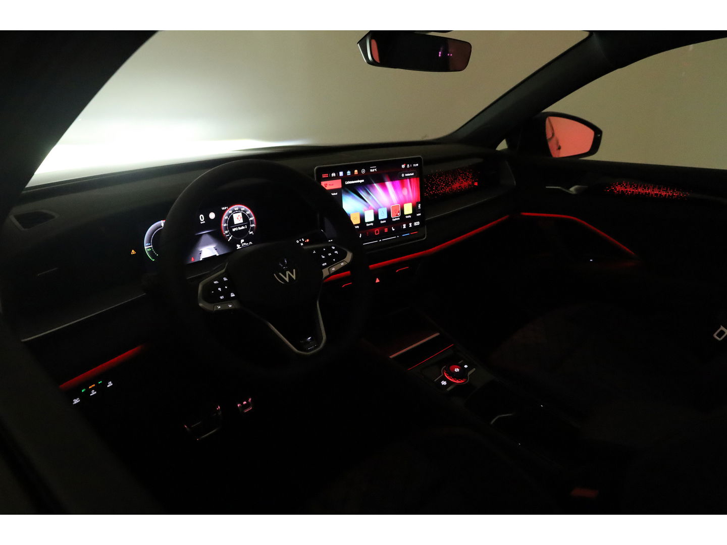 Volkswagen Tayron 1.5 eHybrid R-Line 272pk | Pano | Massage | Adapt. Cruise | Apple CarPlay | Stoel- Stuurverw. | 20''
