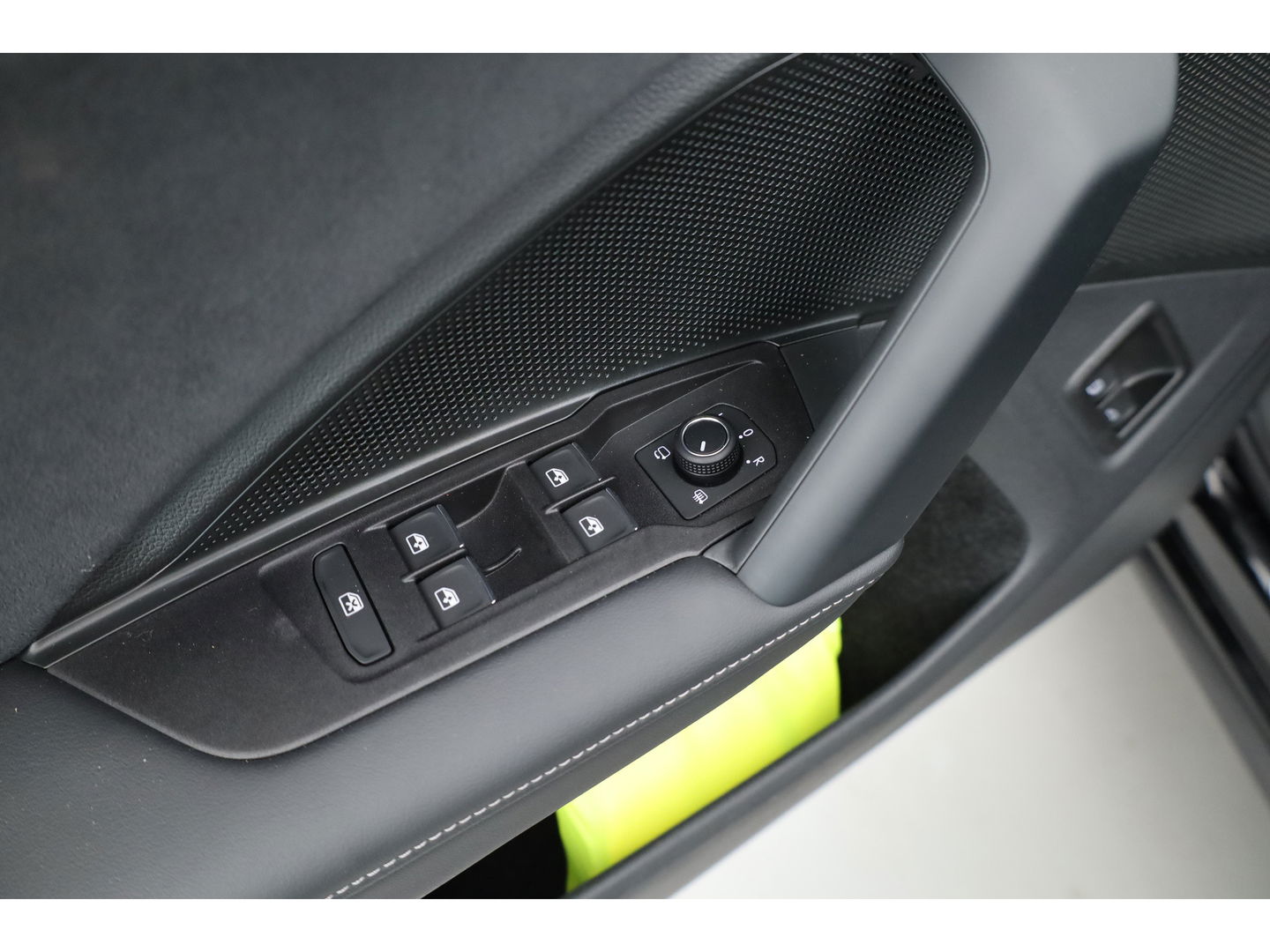 Volkswagen Tayron 1.5 eHybrid R-Line 272pk | Pano | Massage | Adapt. Cruise | Apple CarPlay | Stoel- Stuurverw. | 20''