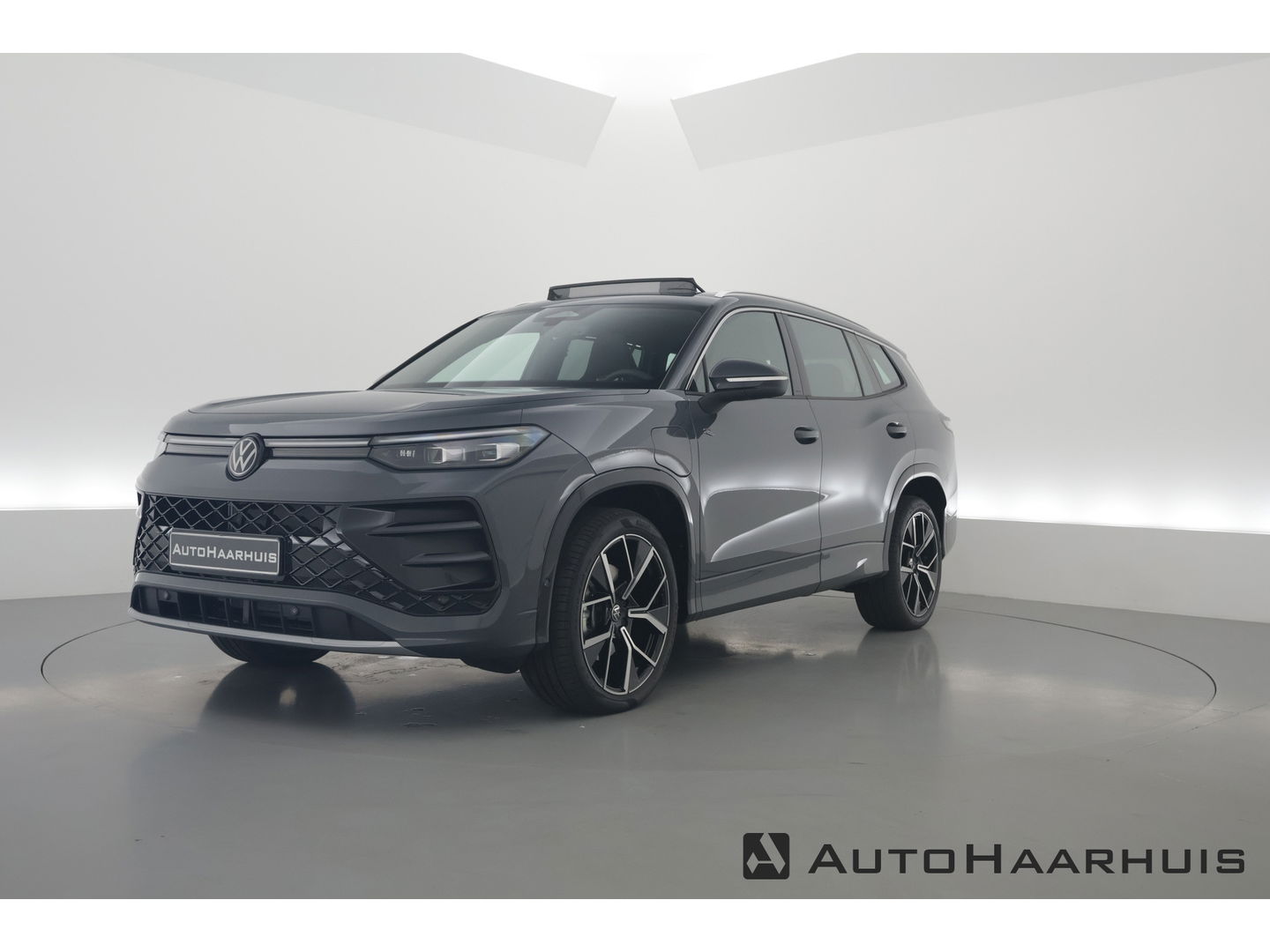 Volkswagen Tayron 1.5 eHybrid R-Line 272pk | Pano | Massage | Adapt. Cruise | Apple CarPlay | Stoel- Stuurverw. | 20''