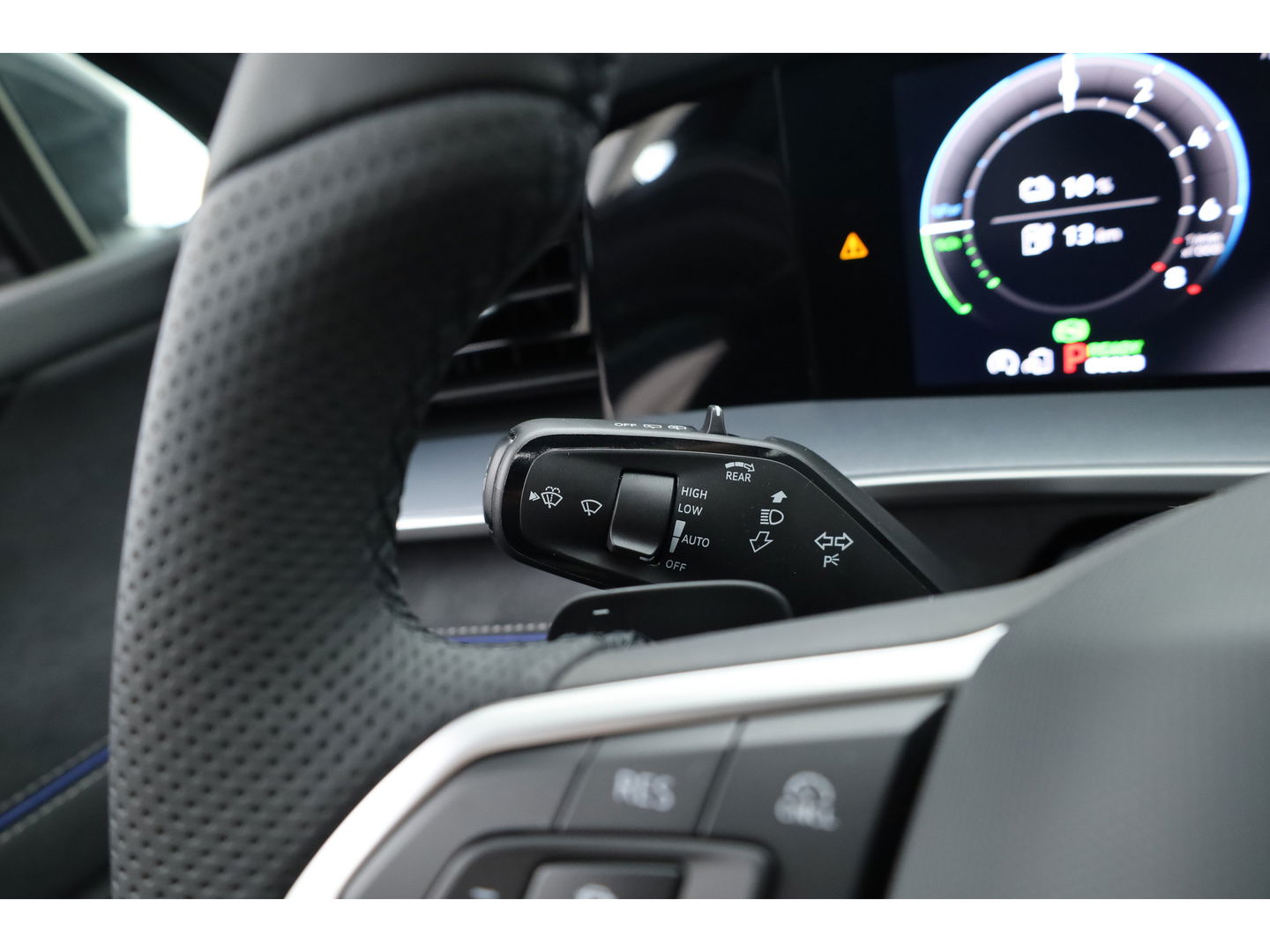 Volkswagen Tayron 1.5 eHybrid R-Line 272pk | Pano | Massage | Adapt. Cruise | Apple CarPlay | Stoel- Stuurverw. | 20''
