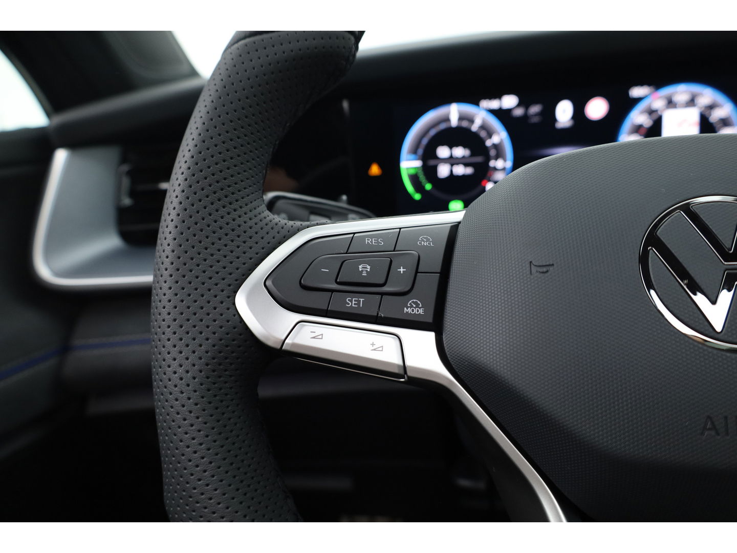 Volkswagen Tayron 1.5 eHybrid R-Line 272pk | Pano | Massage | Adapt. Cruise | Apple CarPlay | Stoel- Stuurverw. | 20''