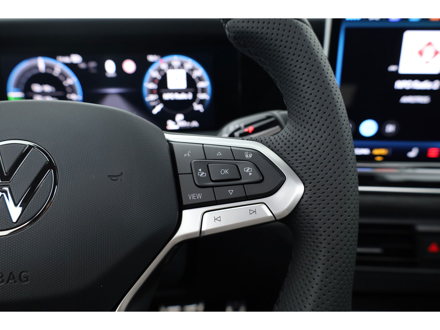Volkswagen Tayron 1.5 eHybrid R-Line 272pk | Pano | Massage | Adapt. Cruise | Apple CarPlay | Stoel- Stuurverw. | 20''