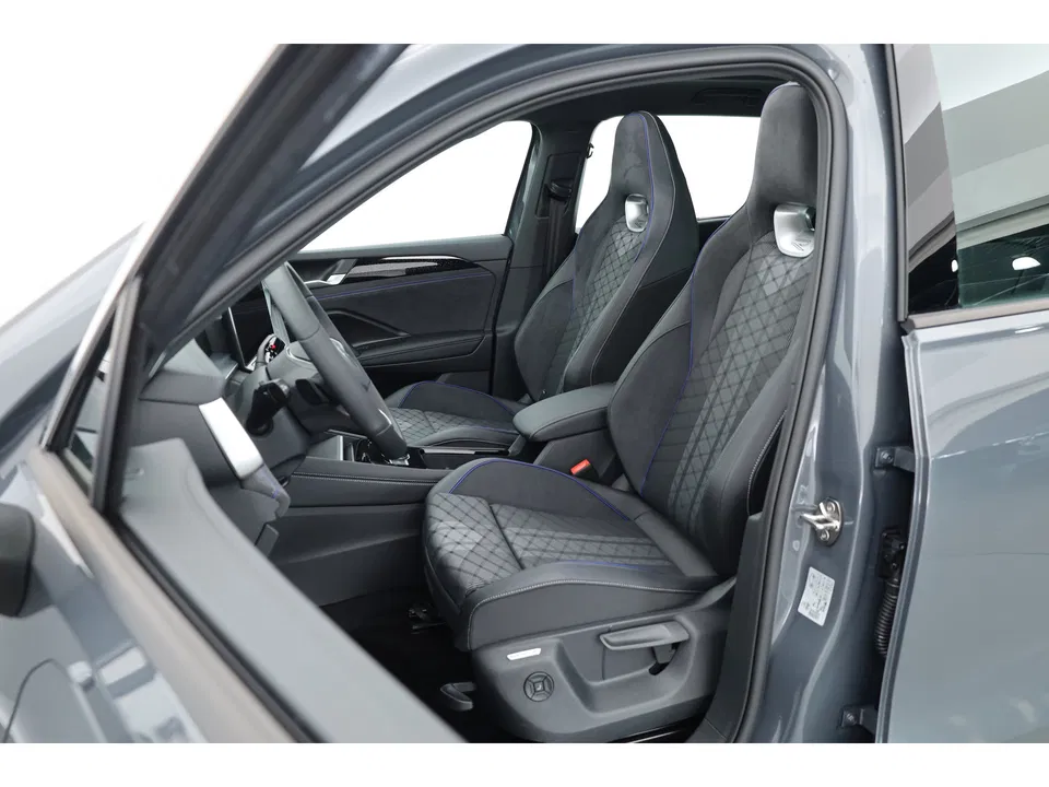 Volkswagen Tayron 1.5 eHybrid R-Line 272pk | Pano | Massage | Adapt. Cruise | Apple CarPlay | Stoel- Stuurverw. | 20''