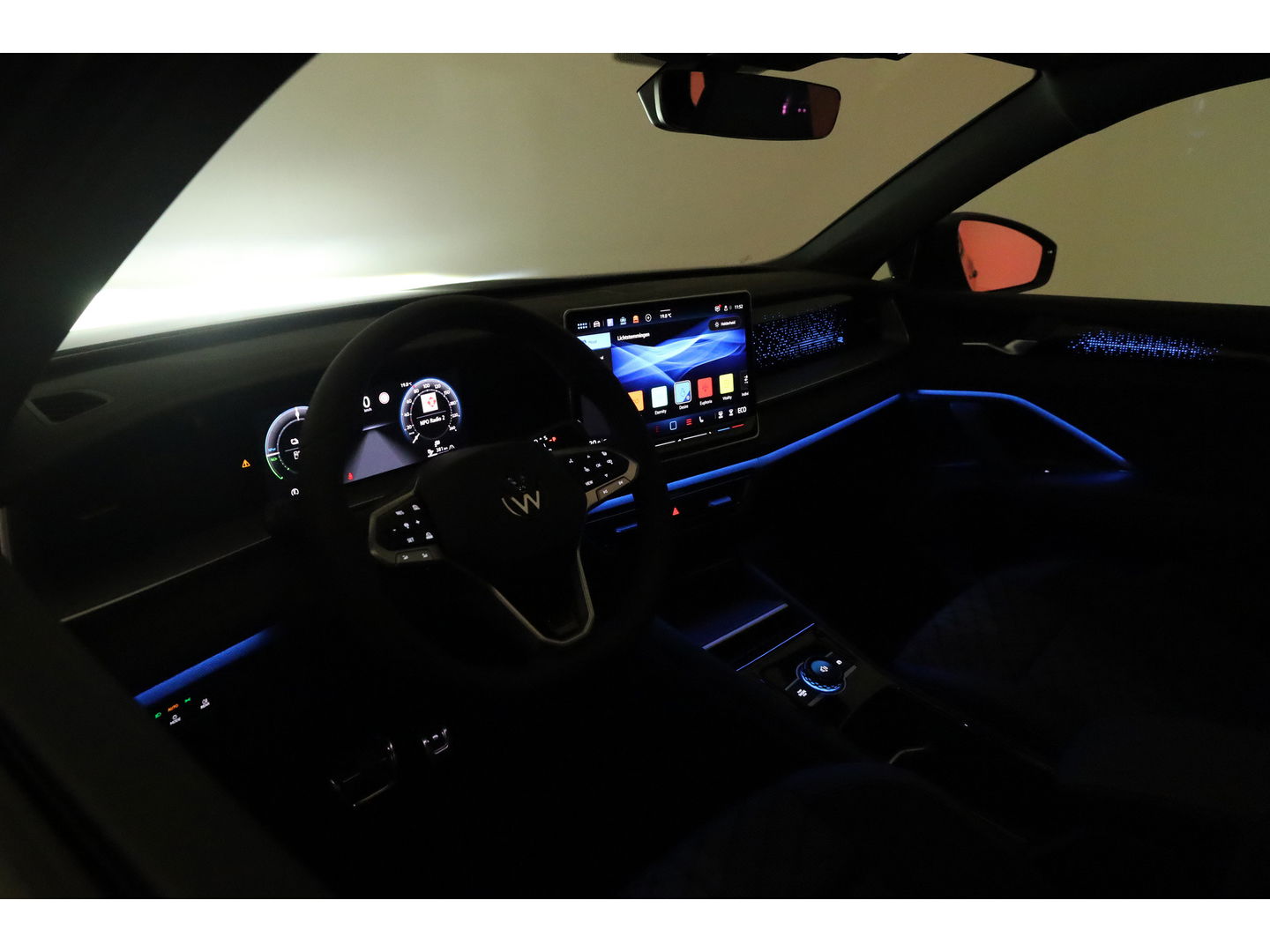 Volkswagen Tayron 1.5 eHybrid R-Line 272pk | Pano | Massage | Adapt. Cruise | Apple CarPlay | Stoel- Stuurverw. | 20''