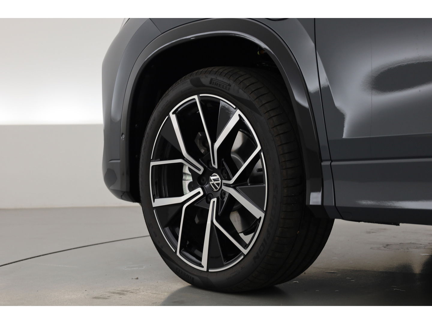 Volkswagen Tayron 1.5 eHybrid R-Line 272pk | Pano | Massage | Adapt. Cruise | Apple CarPlay | Stoel- Stuurverw. | 20''