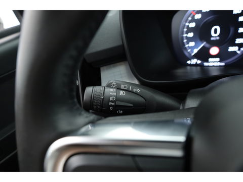 Volvo XC40 T4 Recharge R-Design Expression | Elek. Trekhaak | Pilot Assist | Camera | Stoel- Stuurverw. | Elek. Stoelen