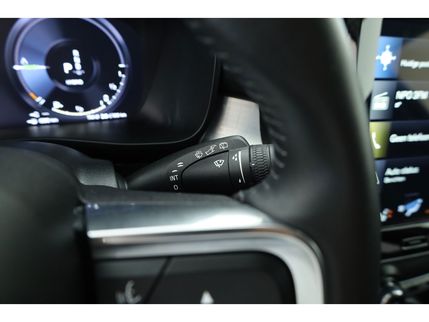 Volvo XC40 T4 Recharge R-Design Expression | Elek. Trekhaak | Pilot Assist | Camera | Stoel- Stuurverw. | Elek. Stoelen