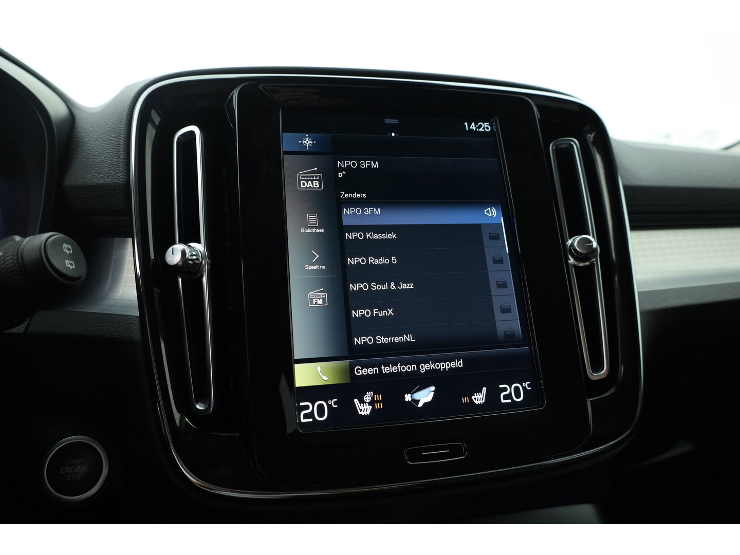 Volvo XC40 T4 Recharge R-Design Expression | Elek. Trekhaak | Pilot Assist | Camera | Stoel- Stuurverw. | Elek. Stoelen