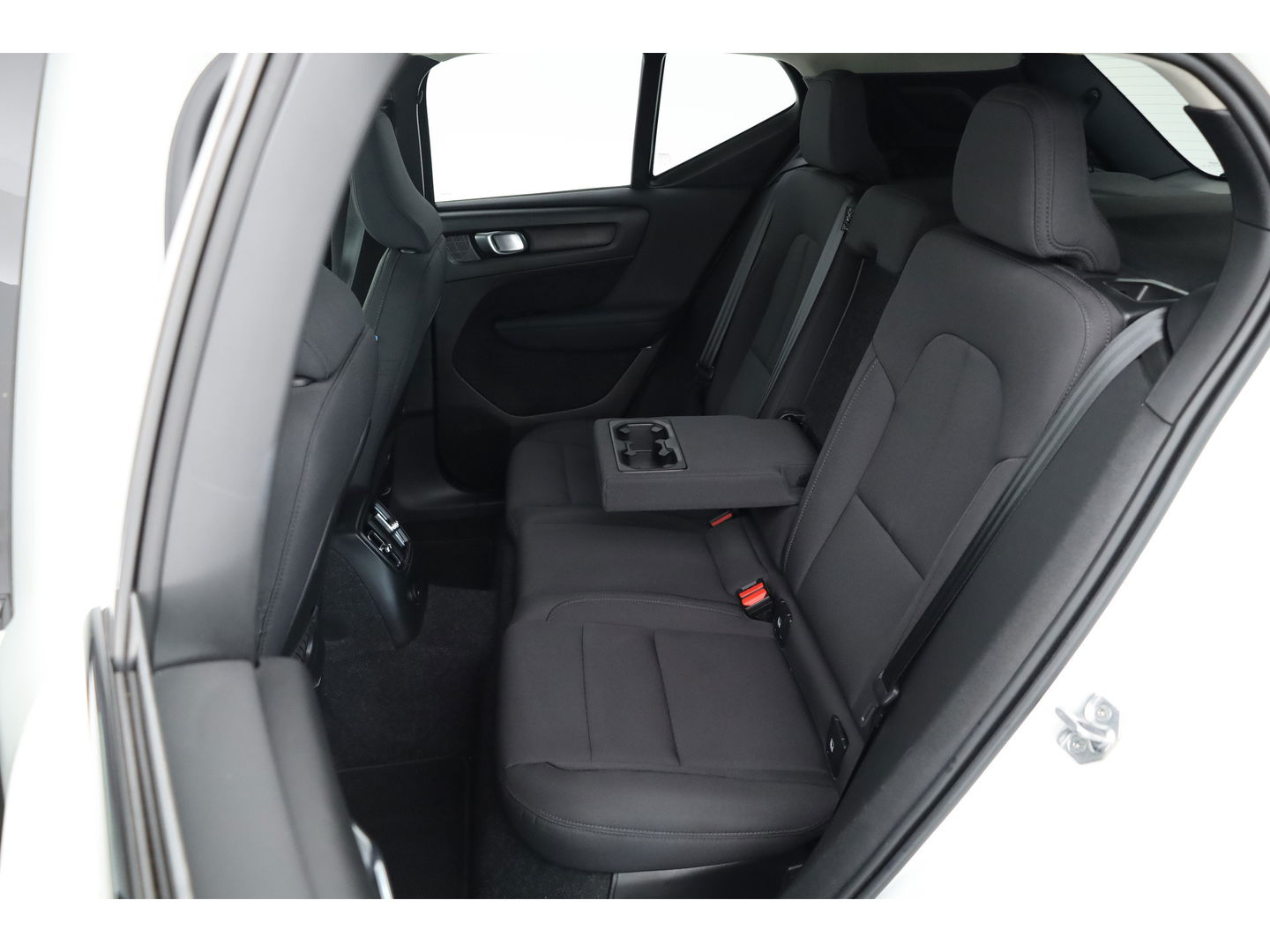 Volvo XC40 T4 Recharge R-Design Expression | Elek. Trekhaak | Pilot Assist | Camera | Stoel- Stuurverw. | Elek. Stoelen