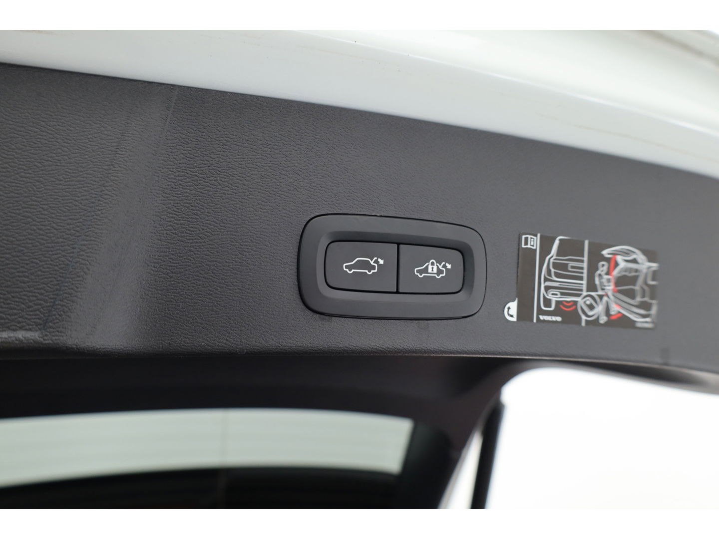 Volvo XC40 T4 Recharge R-Design Expression | Elek. Trekhaak | Pilot Assist | Camera | Stoel- Stuurverw. | Elek. Stoelen