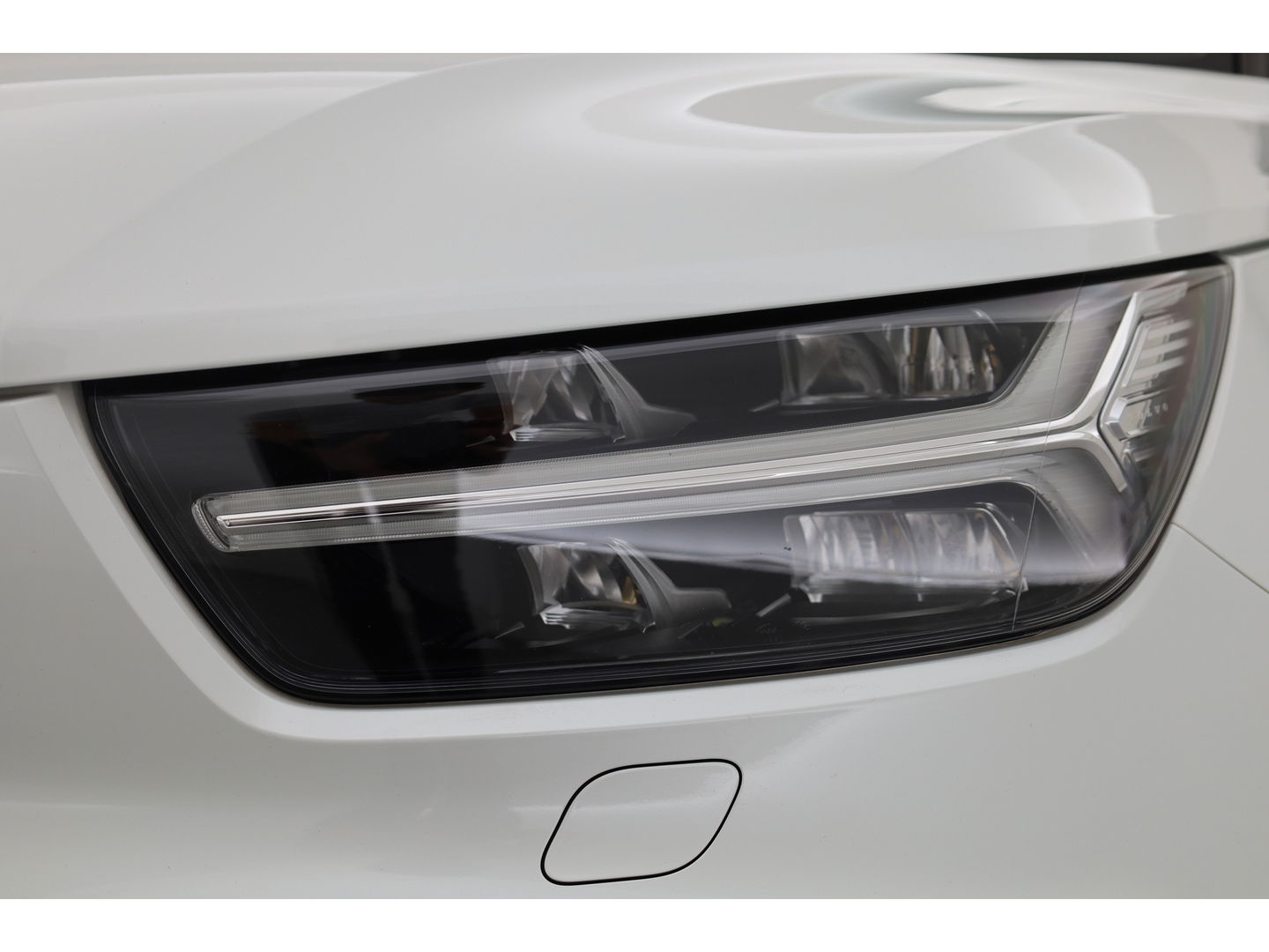 Volvo XC40 T4 Recharge R-Design Expression | Elek. Trekhaak | Pilot Assist | Camera | Stoel- Stuurverw. | Elek. Stoelen