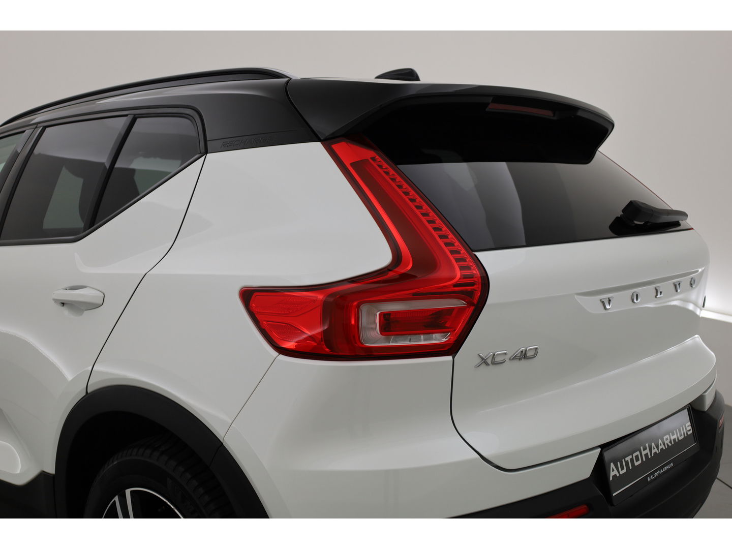 Volvo XC40 T4 Recharge R-Design Expression | Elek. Trekhaak | Pilot Assist | Camera | Stoel- Stuurverw. | Elek. Stoelen